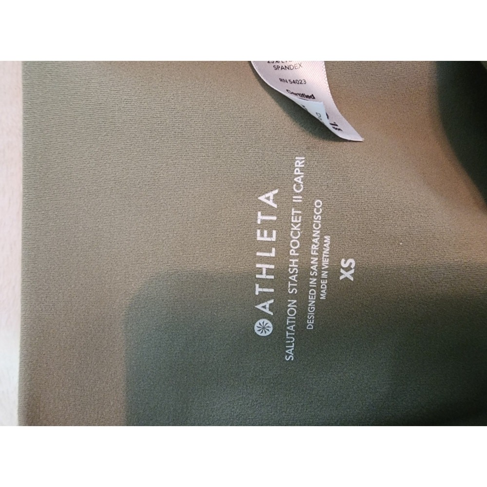 Athleta Womens XS Salutation Stash Pocket II Capri Green High Rise Yoga Leggings - Picture 5 of 6